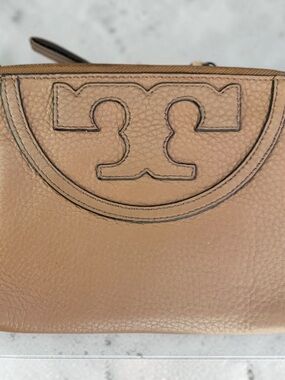 Tory Burch Pebbled Leather Zip Wristlet in Tan- Good condition and cleaned.